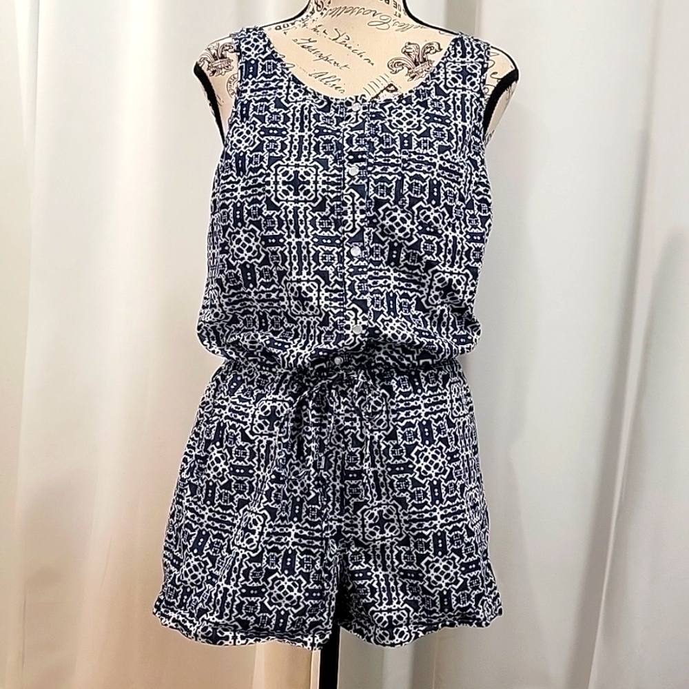 ✨️ OutBack Red Navy Blue White Romper Small. C87